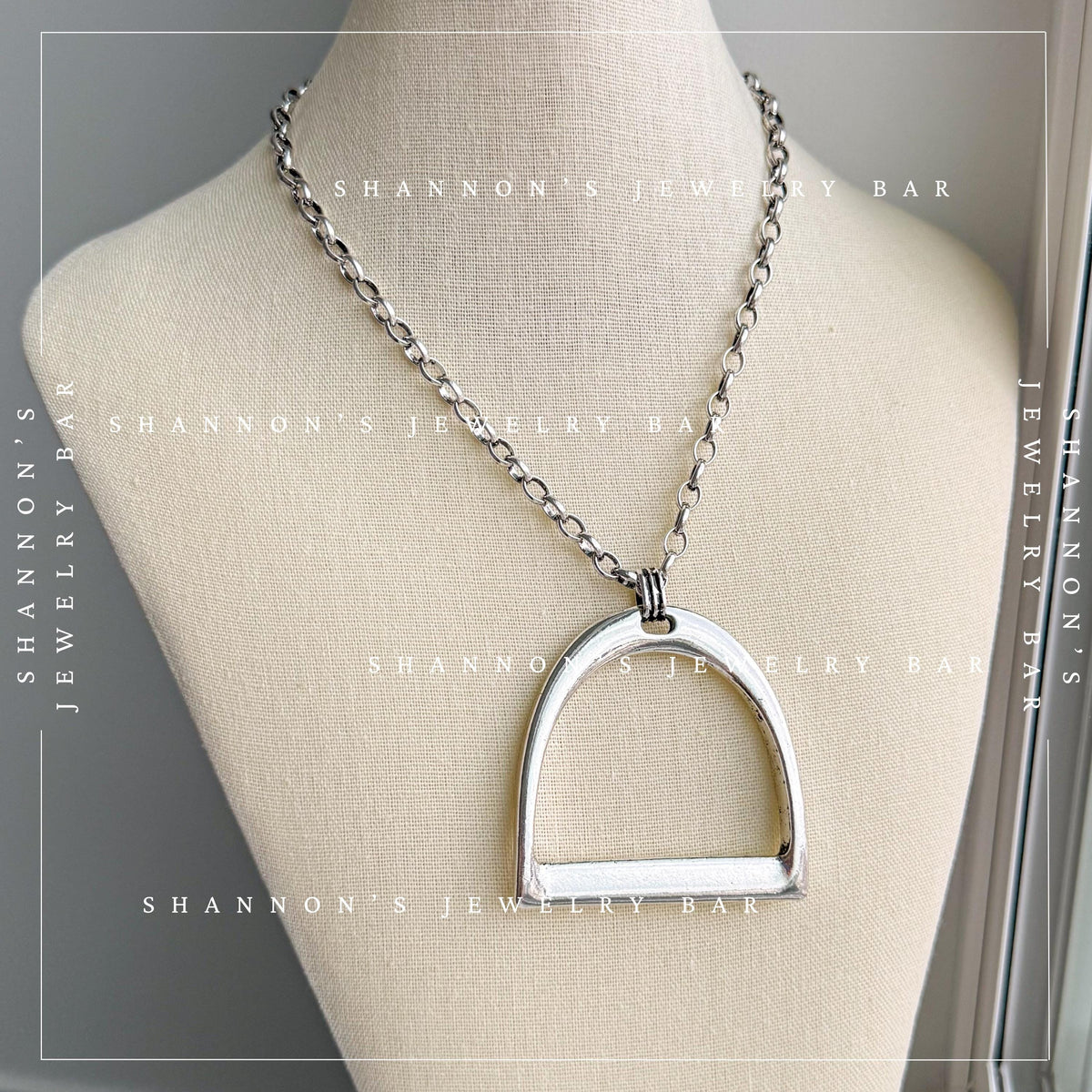 Western Stirrup Necklace, Horse Stirrup Pendant, Horse Lover Gift, Cowgirl Necklace, Equestrian Jewelry, Western Jewelry, Rodeo Necklace