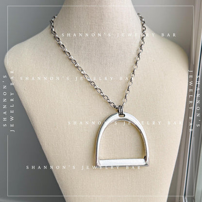 Western Stirrup Necklace, Horse Stirrup Pendant, Horse Lover Gift, Cowgirl Necklace, Equestrian Jewelry, Western Jewelry, Rodeo Necklace