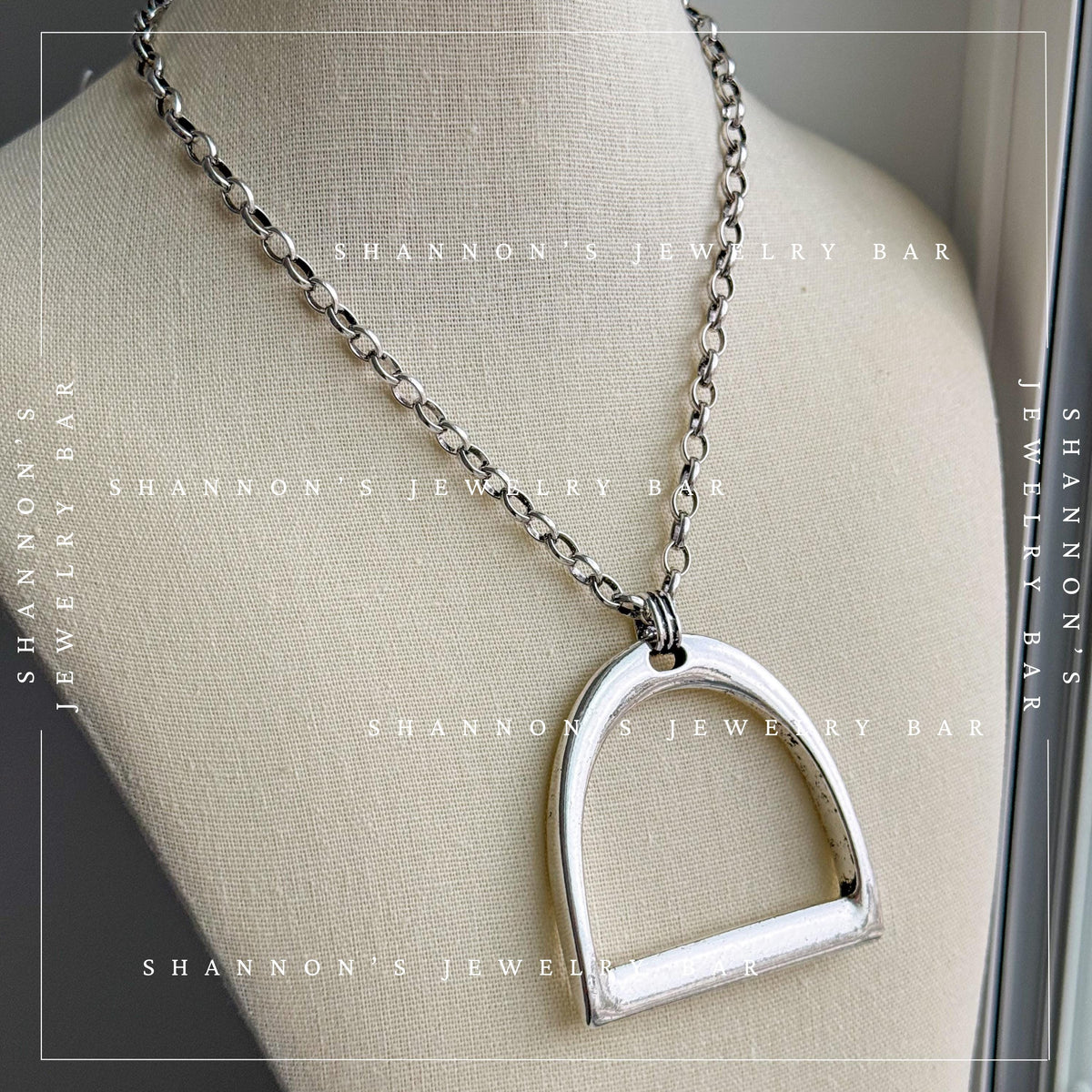 Western Stirrup Necklace, Horse Stirrup Pendant, Horse Lover Gift, Cowgirl Necklace, Equestrian Jewelry, Western Jewelry, Rodeo Necklace