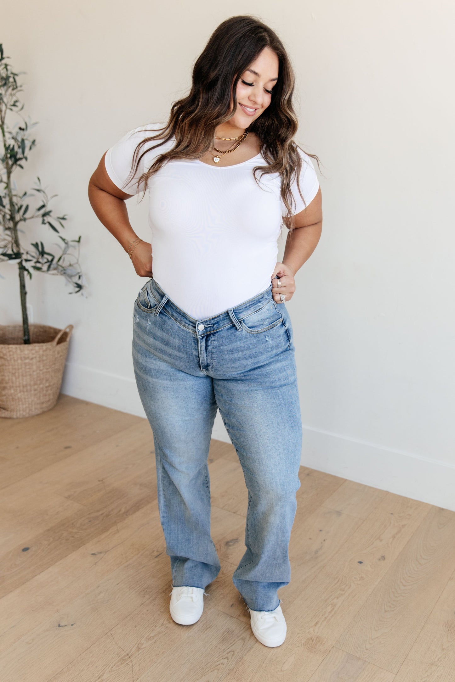 Mildred High Rise V Front Waistband Straight Jeans - Shannon’s Jewelry Bar