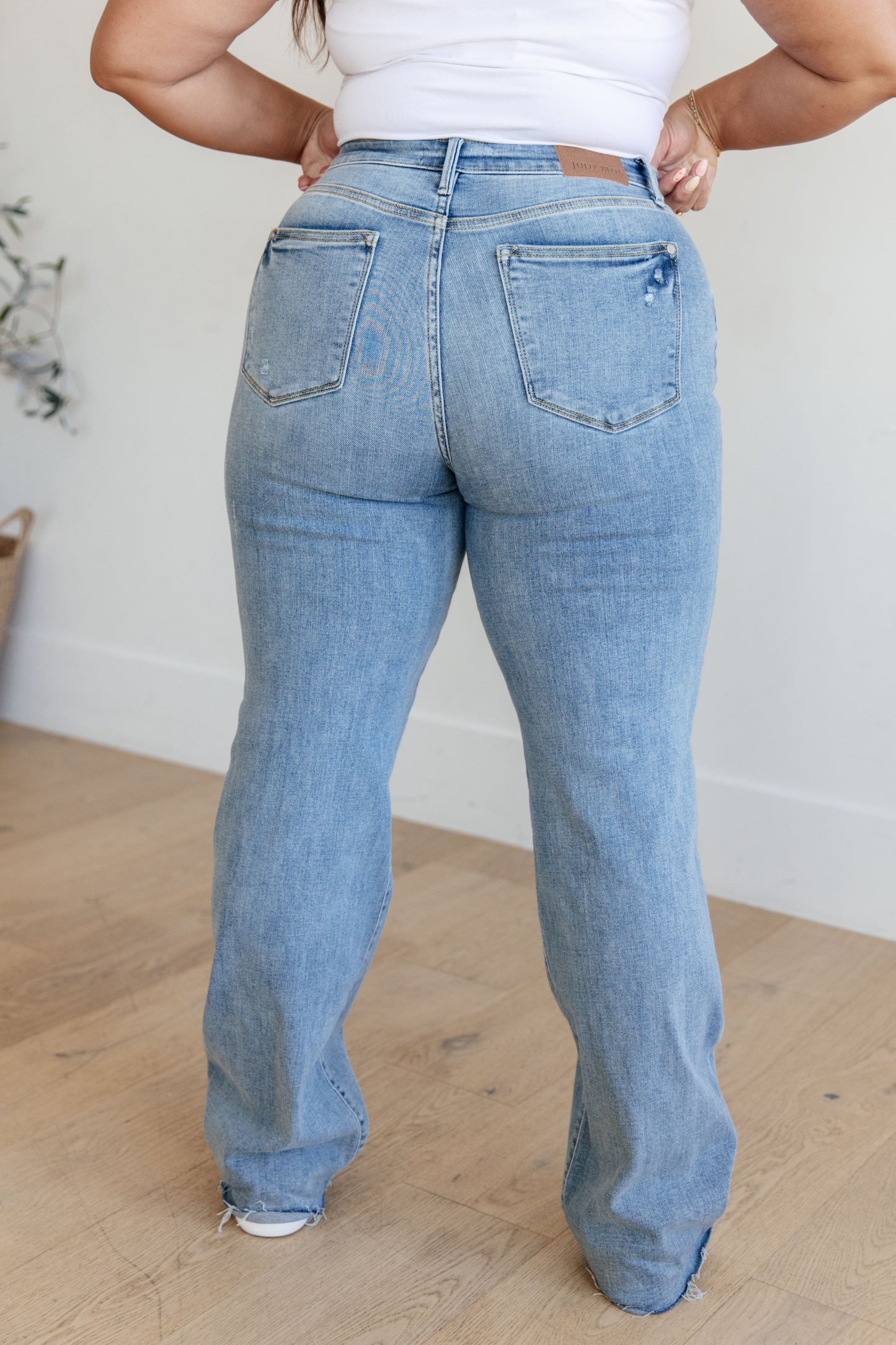 Mildred High Rise V Front Waistband Straight Jeans - Shannon’s Jewelry Bar