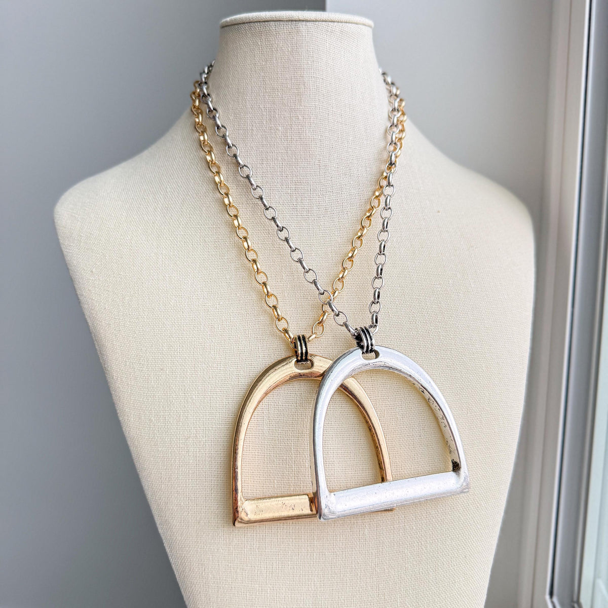 Western Stirrup Necklace, Horse Stirrup Pendant, Horse Lover Gift, Cowgirl Necklace, Equestrian Jewelry, Western Jewelry, Rodeo Necklace